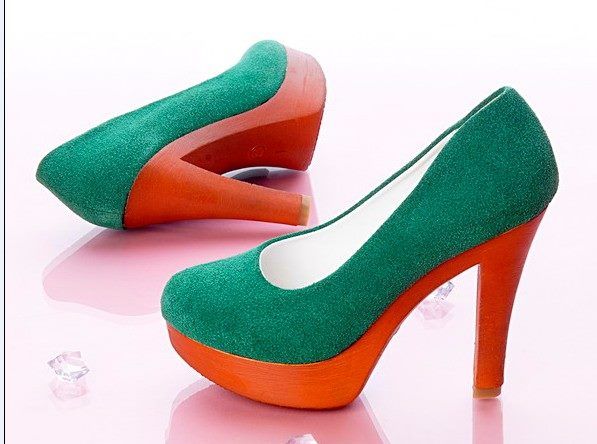 Scarpin Verde com salto laranja